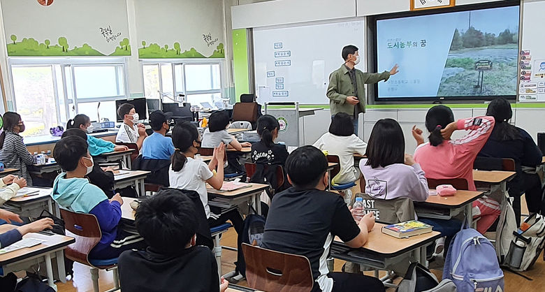 여수시, ‘학습능력‧정서발달 쑥쑥!’ 학교 텃밭 가꾸기 호응 이미지 2.jpg