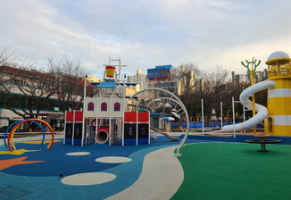 The \'Second Ainarae Playground\' opens in Yeomun Park
