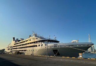 400 or so Tourists from Europe and America Arrive to Yeosu on an International Cruise Ship