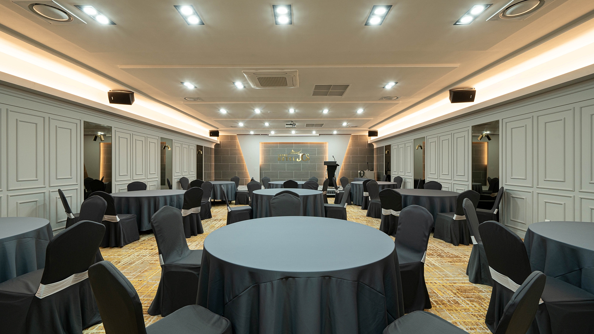 로얄 내부 전경