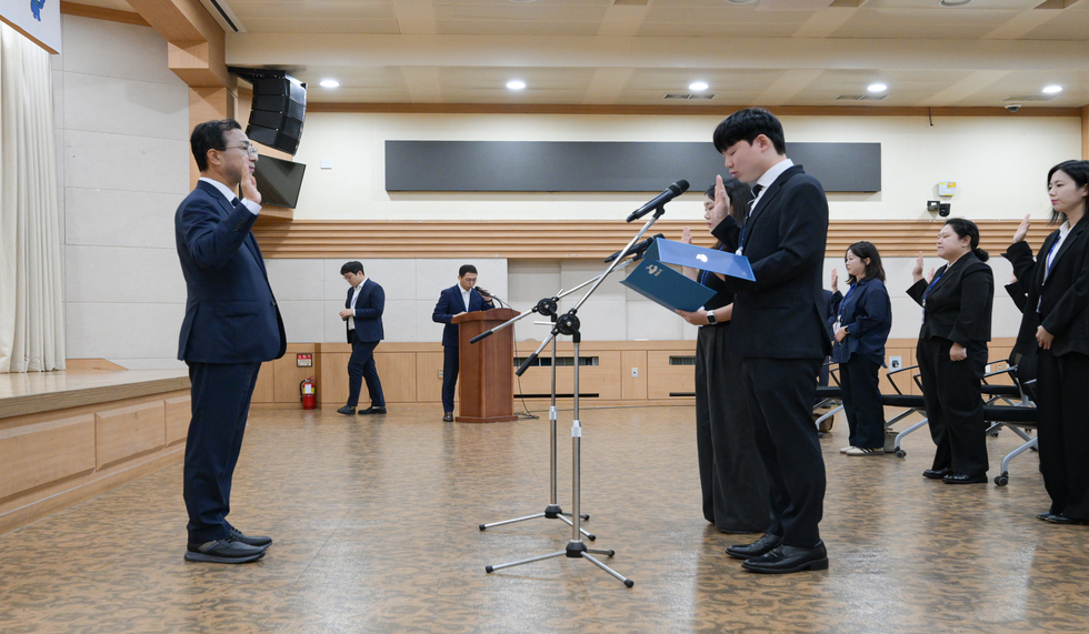 신규임용 및 실무수습 공무원 임용장 수여식