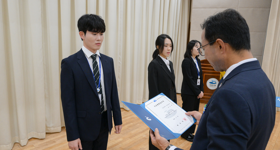 신규임용 및 실무수습 공무원 임용장 수여식
