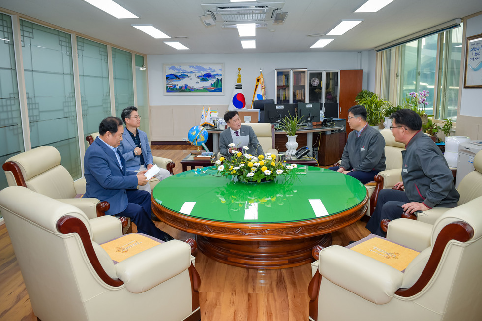 20240417 LG화학 후원 저소득가정 청소년 여성위생용품 사업비 전달식-32.jpg