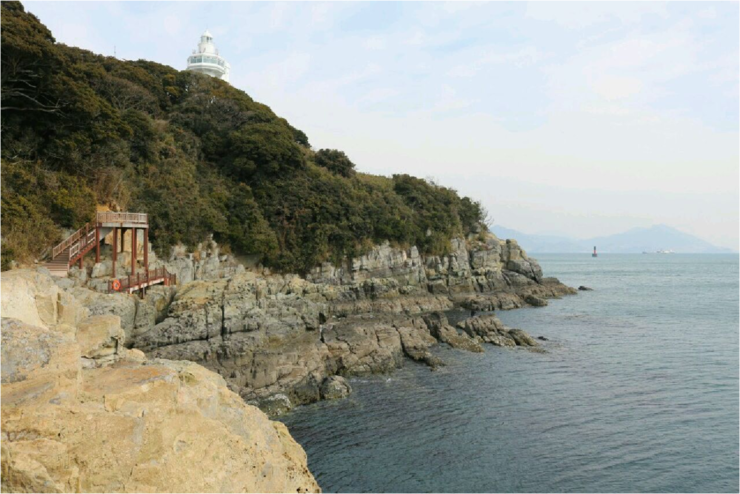 여수에서 가장 아름다웠던 것은 단연 '바다'였습니다! 여수의 아름다운 바다와 기묘한 절벽이 어우러지는 모습은 이국적이기도 하고 가슴을 뻥 뚫어주기도 했습니다.