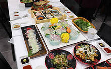 장어와 활어회 상차림 모습