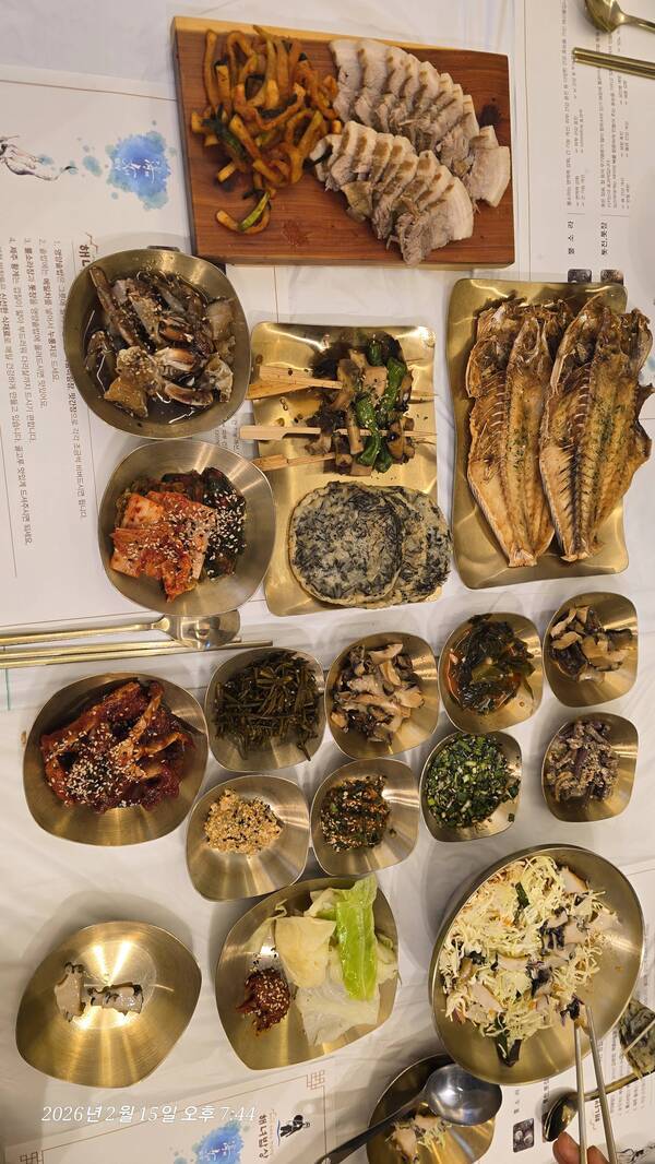 해녀밥상... 게장이 꿀맛
