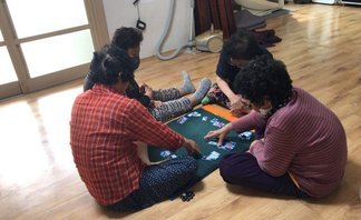 경로당에 모인 어르신들