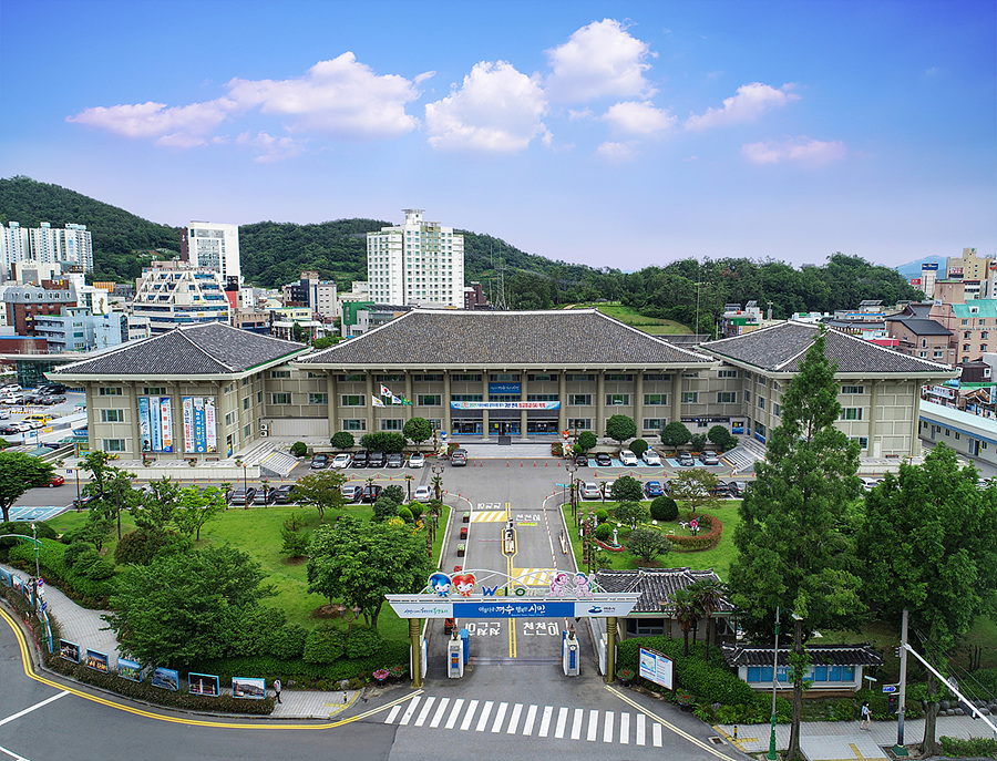 ▲ 여수시(시장 권오봉)는 지역경제와 공동체 활성화를 이끌 ‘여수형 마을기업’을 오는 16일까지 모집한다.