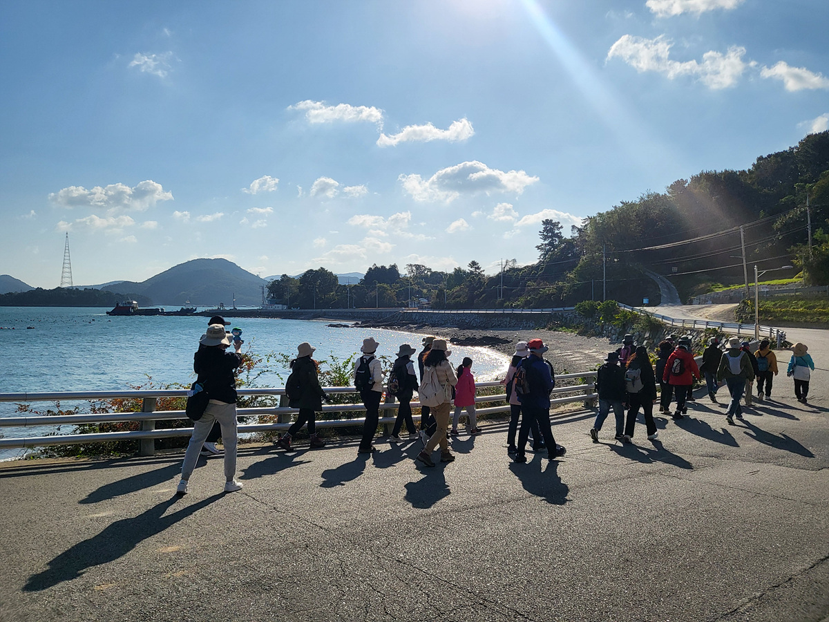 4-2 금오도·개도를 걷고 배우다… 하반기 ‘섬 배울 학교’ 참여자 모집.jpg