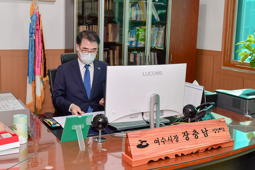 26일 1일 여수시장으로 취임한 장충남 남해군수