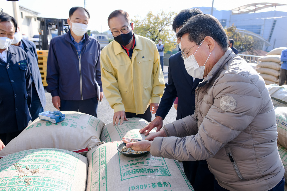 권오봉 여수시장, 공공비축미곡 매입현장 찾아 농업인 격려