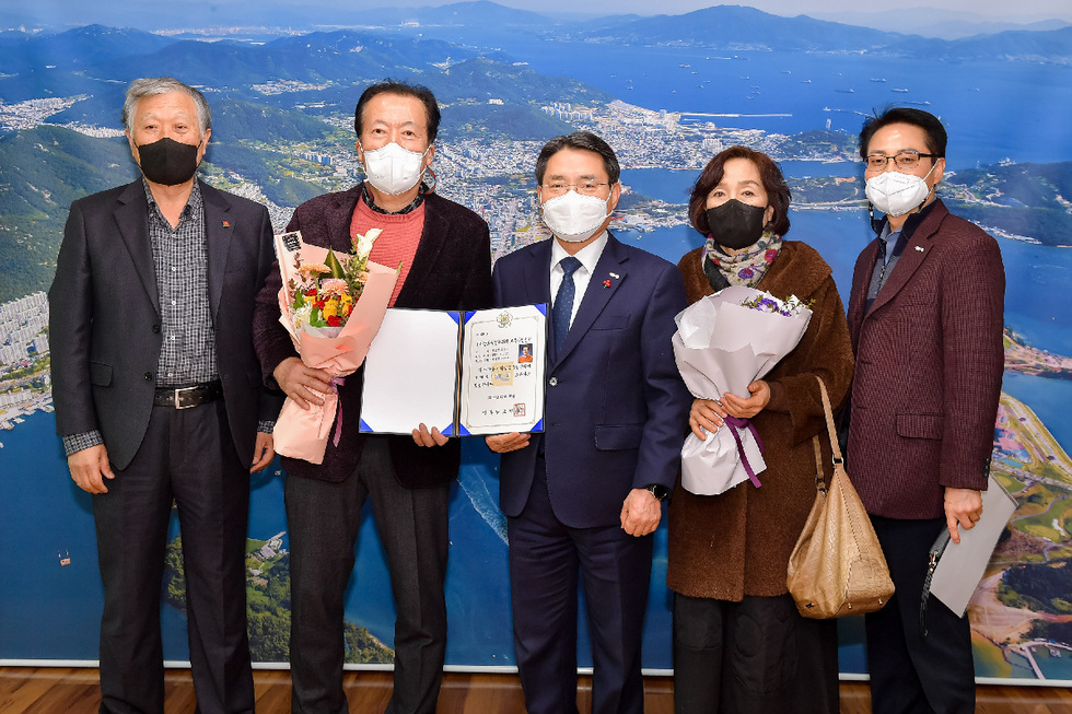 여수시, 전라남도무형문화재 ‘제60호 각자장’ 인정서 전달