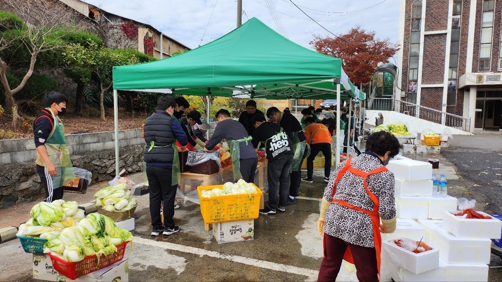 여수시, 도성마을에서 민관합동 ‘사랑의 김장나눔’ 행사 진행