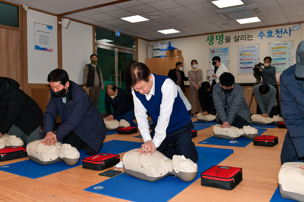 ▲ 여수시(시장 정기명)가 응급상황에서 생명을 살리는 심폐소생술 교육을 전 시민을 대상으로 실시한다. 