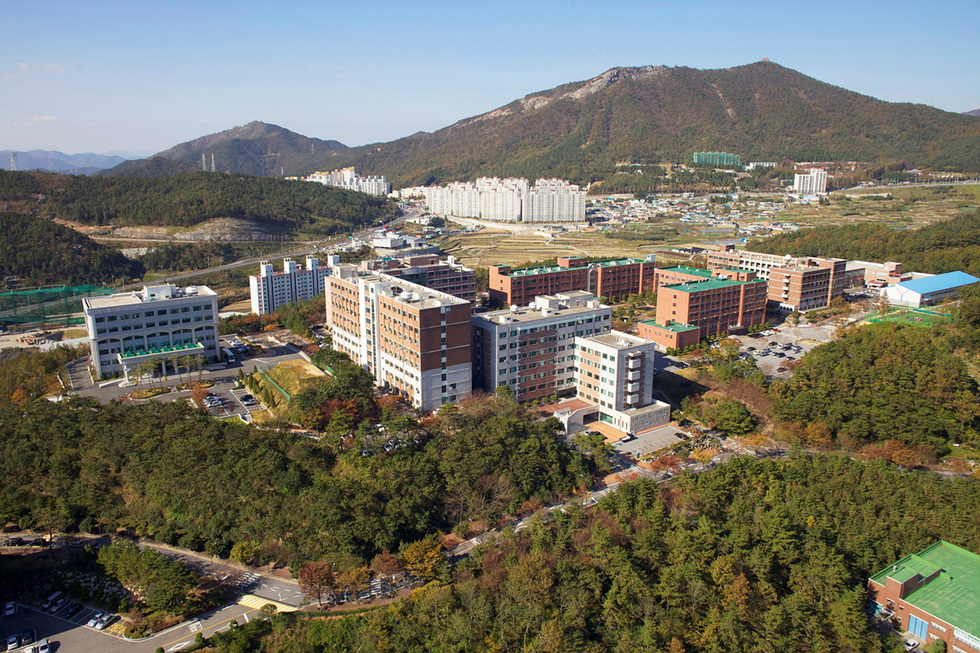 ▲ 여수시는 6일 과학기술정보통신부와 한국연구재단이 지원하는 ‘2023년도 지역혁신선도연구센터사업’ 공모에 전남대학교 여수캠퍼스가 선정됐다고 밝혔다.