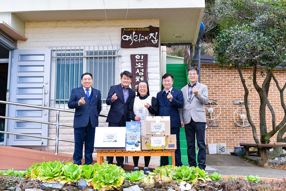 1-1 정기명 여수시장, 설 앞두고 위문활동 펼쳐.jpg