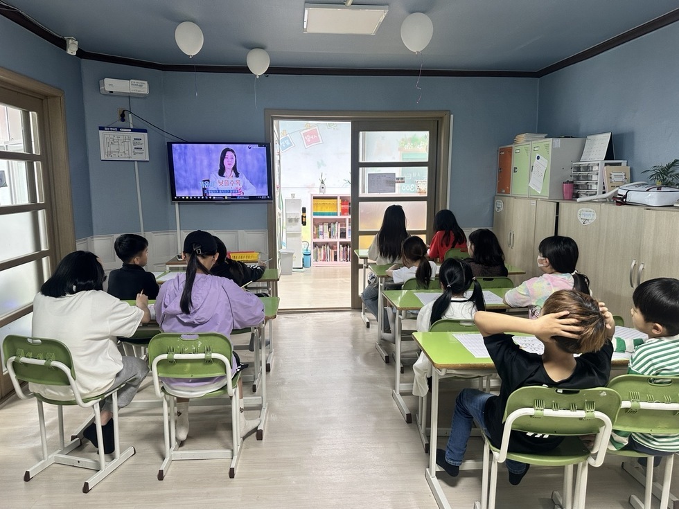 ▲ 여수시 어린이급식관리지원센터(센터장 고상희)가 지역아동센터 이용 아동을 대상으로 약 세 달간 진행한 ‘세계 손 위생의 날’ 기념 백일장이 마무리됐다.