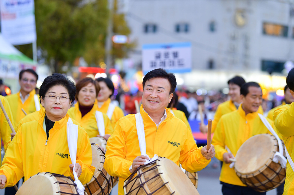 여수시 대표 문화 체험형 축제인 ‘2024 여수동동북축제’에 8만 2천여 명이 방문하며 지난 10일 성황리에 마무리됐다.