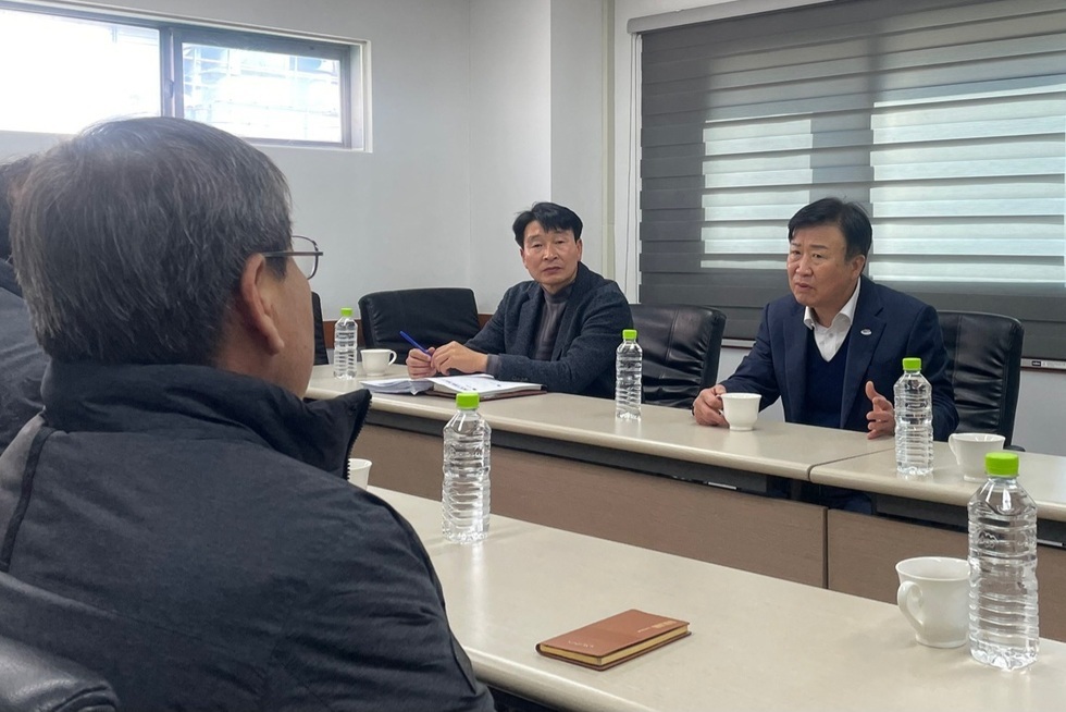 지역 최대 현안인 국가산단 위기 극복을 위한 현장 소통을 하는 모습02