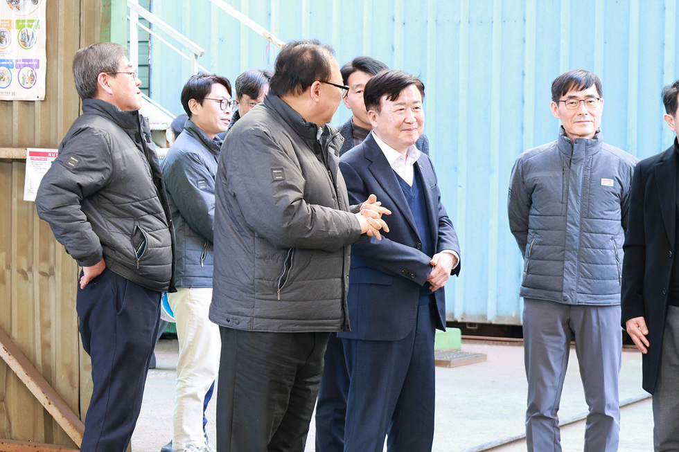 지역 최대 현안인 국가산단 위기 극복을 위한 현장 소통을 하는 모습03