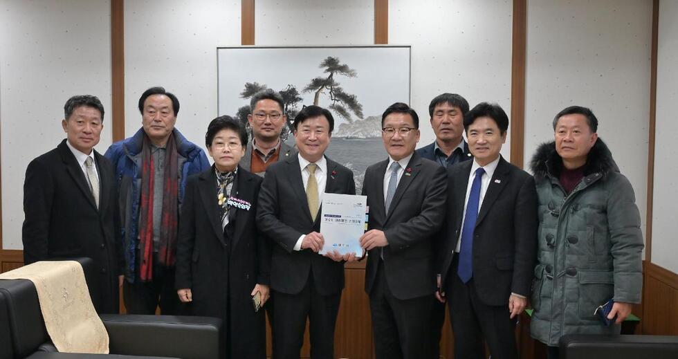 [추가 1-2] 여수시, 행정통합 공청회서 “여수시 미래발전 건의과제” 전남도지사에 전달.jpg