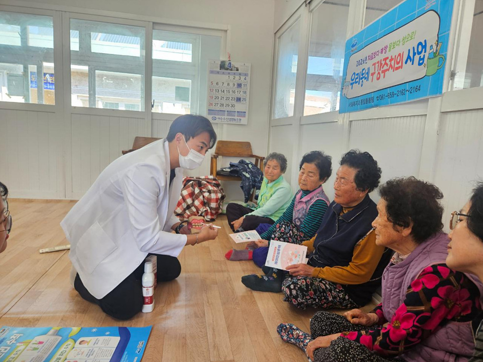 6-1 여수시, 섬 지역 어르신 대상 ‘우리동네 구강주치의’ 운영.jpg