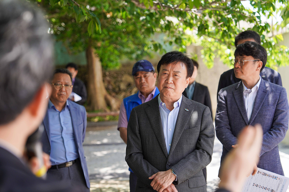 [추가]1-1 여수시, 거문도 현안사업 현장 점검… 섬박람회 연계 발전방안 논의.jpg