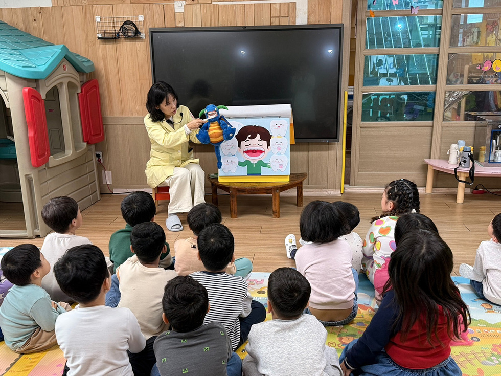 2-1 여수시 어린이·사회복지급식관리지원센터, ‘치카푸카 이를 닦아요!’ 프로그램 운영.jpg