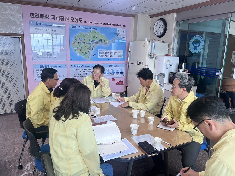 1-2 여수시, 오동도 인근 모터보트 전복사고… 실종자 수색·탑승자 가족 지원 총력.jpg