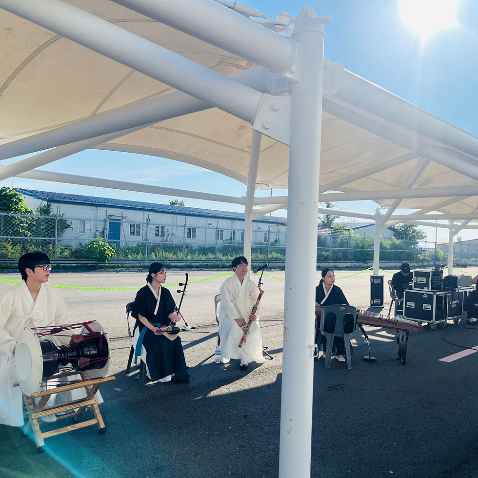 [추가] 1-2 여수시, 미쓰이 오션후지호 입항 맞아 크루즈 관광객 ‘섬박람회’ 특별 환영.jpg