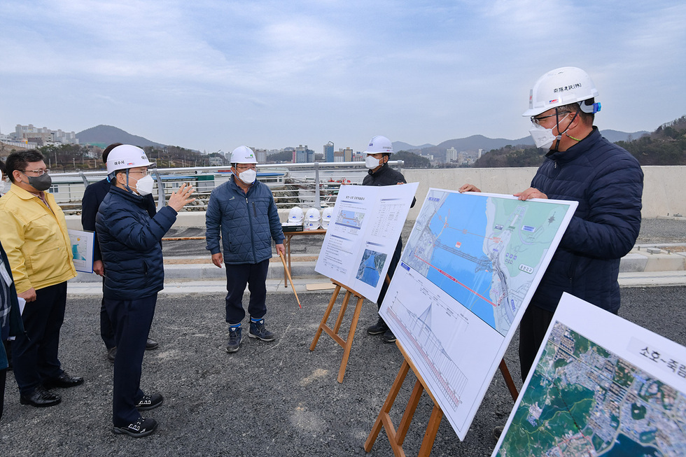 ▲ 웅천~소호 간 해상교량 ‘5월 임시개통’ 앞두고 마무리 공사 한창