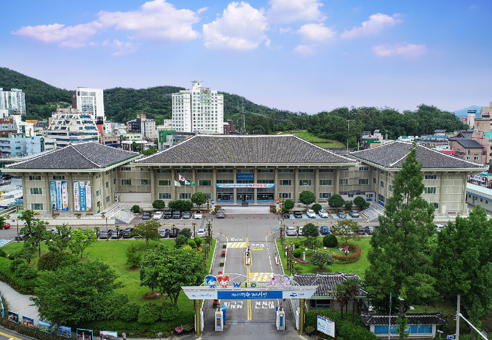 ▲ 여수시가 23일 전라남도, 퓨리오젠㈜, 휴켐스㈜, 한국산업단지공단과 3,100억 원 규모의 여수국가산단 내 제조공장 신‧증설 투자협약을 체결했다고 밝혔다.