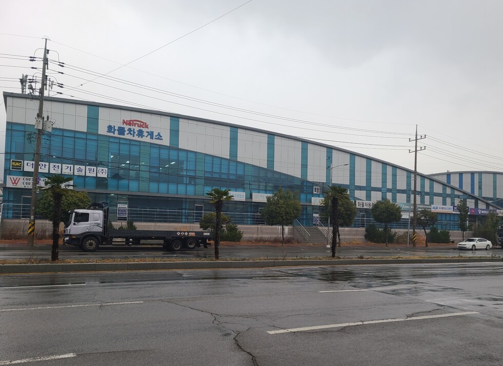 ▲ 여수시(시장 정기명)는 주삼동 화물자동차휴게소 내 휴게공간의 리모델링이 마무리됨에 따라 화물차 운전자에게 보다 쾌적한 편의공간을 제공할 수 있게 됐다고 밝혔다.