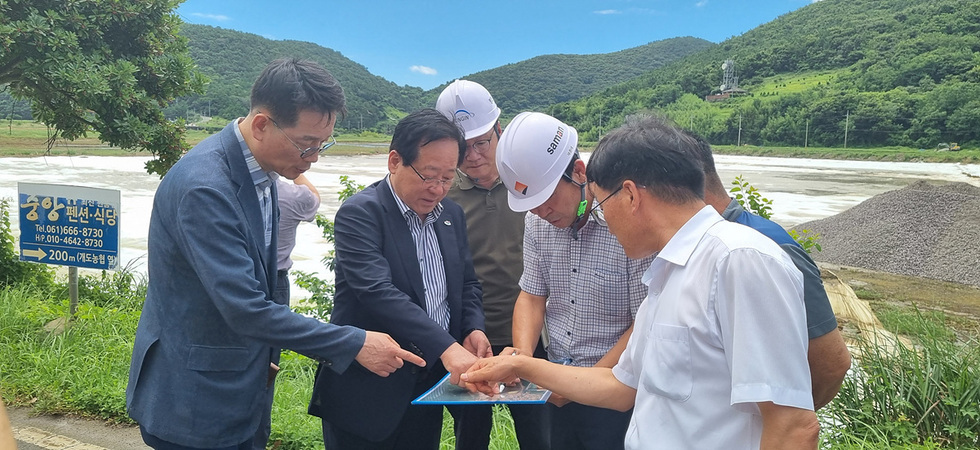 ▲ 여수시(시장 정기명)와 2026여수세계섬박람회 범시민준비위원회(위원장 안규철)는 지난 31일 화정면 개도를 방문하여 섬박람회 부행사장 준비 상황을 점검했다.