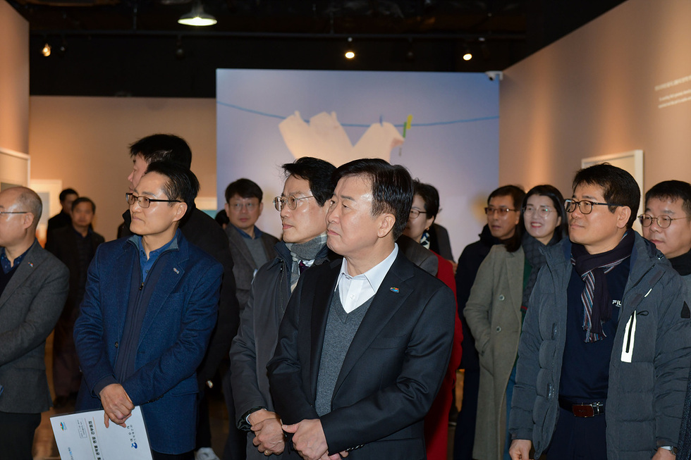 정기명 여수시장, 아쿠아플라넷 방문 현장 간부회의를 하 는 사진