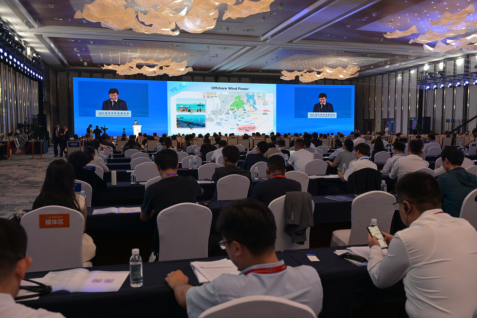 국제해양발전포럼에 참석한 각국 대표단이 여수시장의 발표를 경청하는 모습