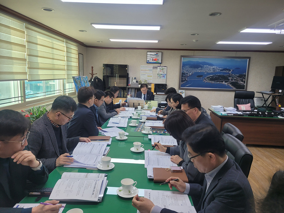 1 여수시, 중동사태 대응 ‘민생경제 안정 긴급 간부회의’ 개최.jpg