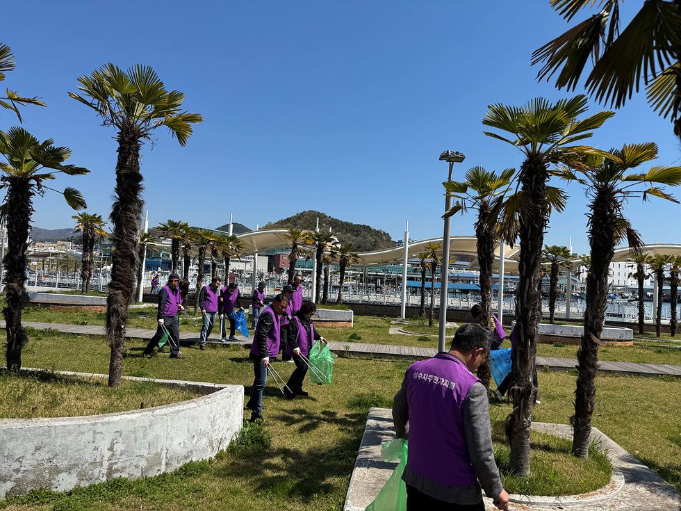 5-2 여수시 주민자치협의회, 섬박람회 대비 청결활동·차량 5부제 캠페인 전개.jpg