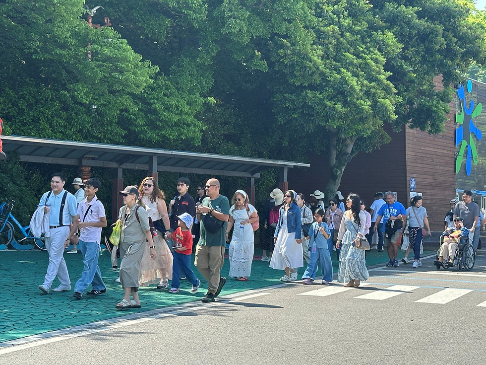 2-3 7만 톤급 초대형 크루즈 ‘스펙트럼 오브 더 시즈’호, 여수항 입항.jpg