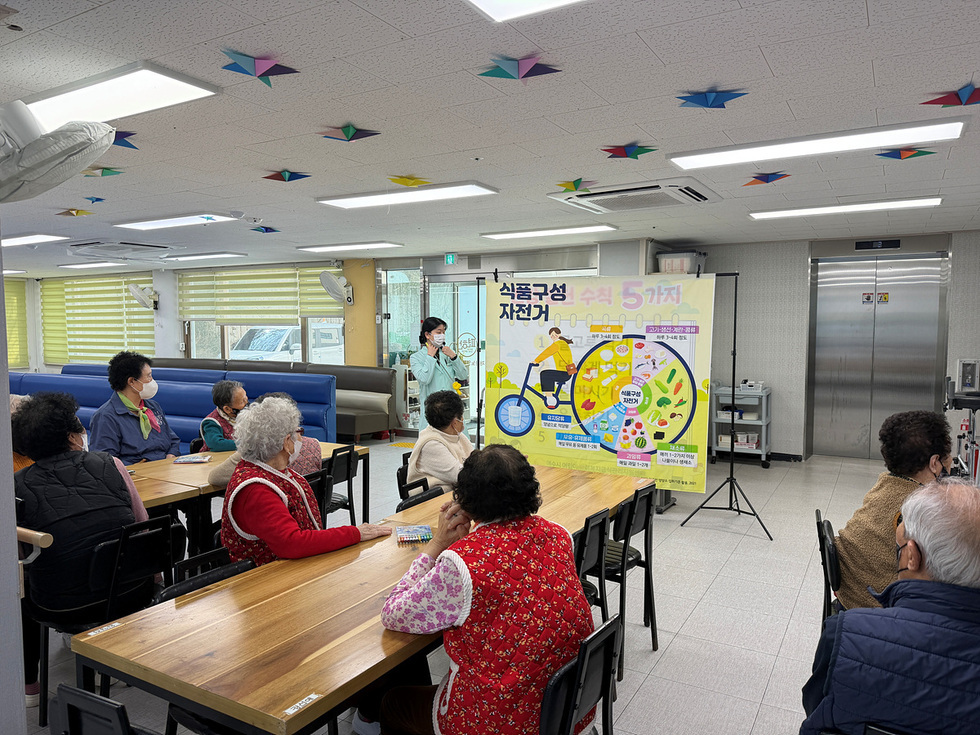 5-1 여수시 어린이·사회복지급식관리지원센터, 사회복지시설 대상 ‘저속노화를 위한 컬러푸드 영양교육’ 실시.jpg