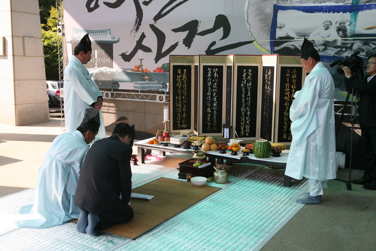 [여순사건 65주기 여수지역 합동위령제·추모식] 추모하는 모습