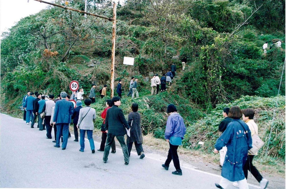 추념식을 위해 이동하는 시민들의 모습