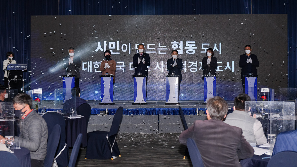 ▲ Last November 22, Yeosu City (Mayor Kwon Ohbong) held a Vision Declaration Ceremony at Hidden Baby Hotel and declared the vision with social and economic fostering plans for “Cooperative City Made by Citizens.”   