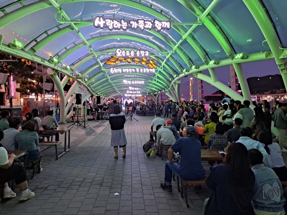 ‘To the Night Sea of Yeosu!’... A 20% Increase in Yeosu Tourists since Last Year