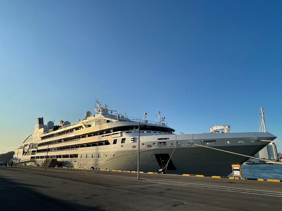 400 or so Tourists from Europe and America Arrive to Yeosu on an International Cruise Ship