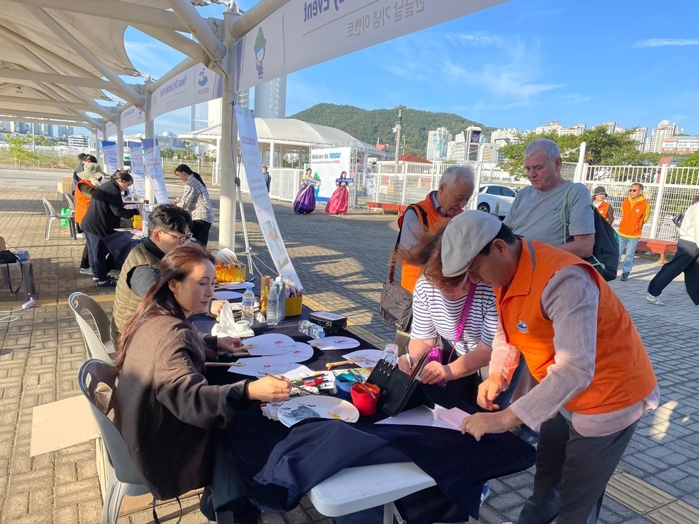 400 or so Tourists from Europe and America Arrive to Yeosu on an International Cruise Ship