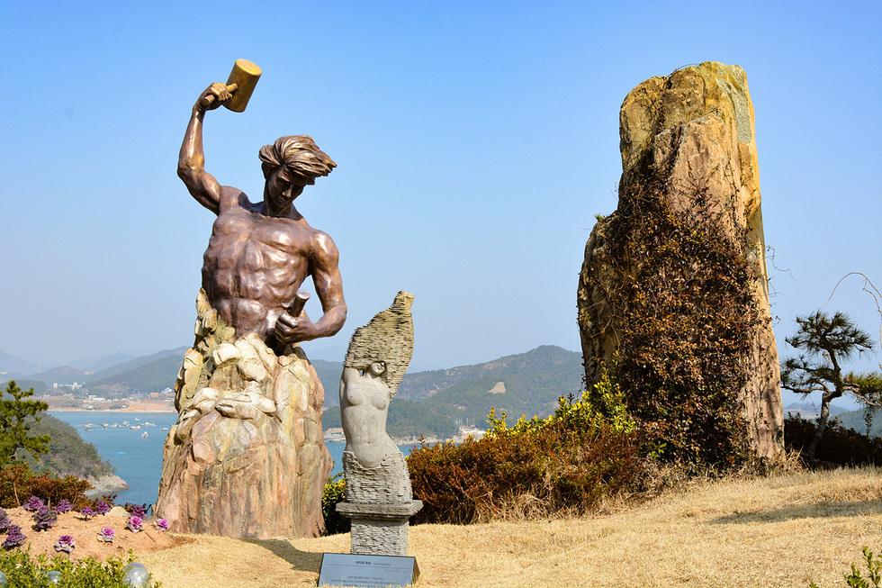 SculptureParkinYeosuArtLand