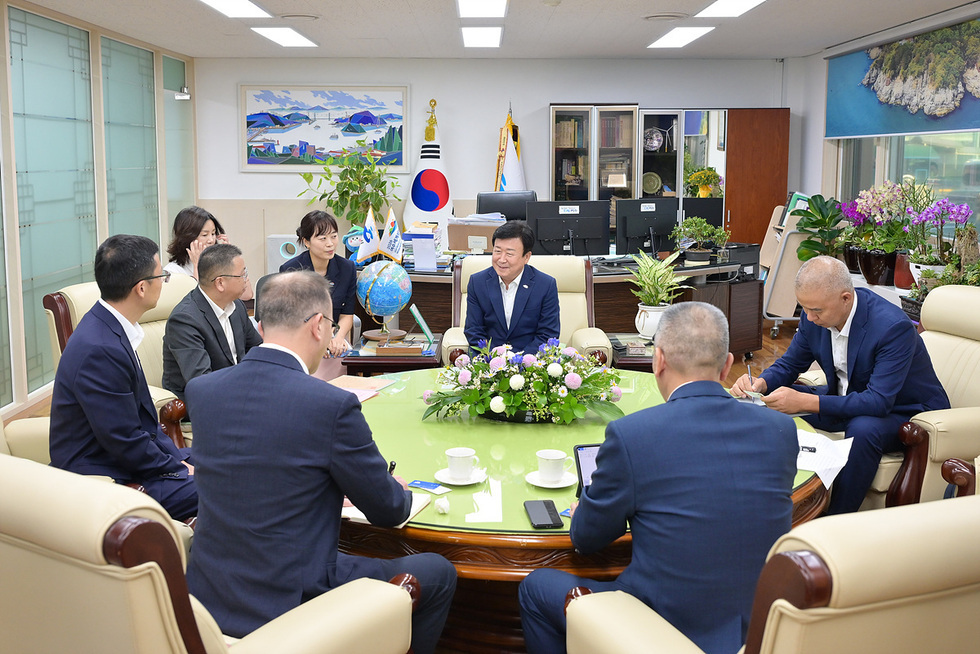 1-1Yeosu Mayor Jung Gi-Myoung to Visit Sister and Friendship Cities in China to Attract Island Expo Delegations.jpg